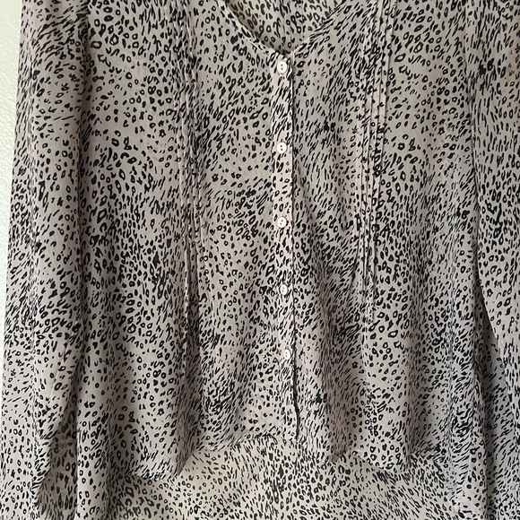 PINS AND NEEDLES 🐆 Blouse 2 for $22 ❇️ - Picture 2 of 4